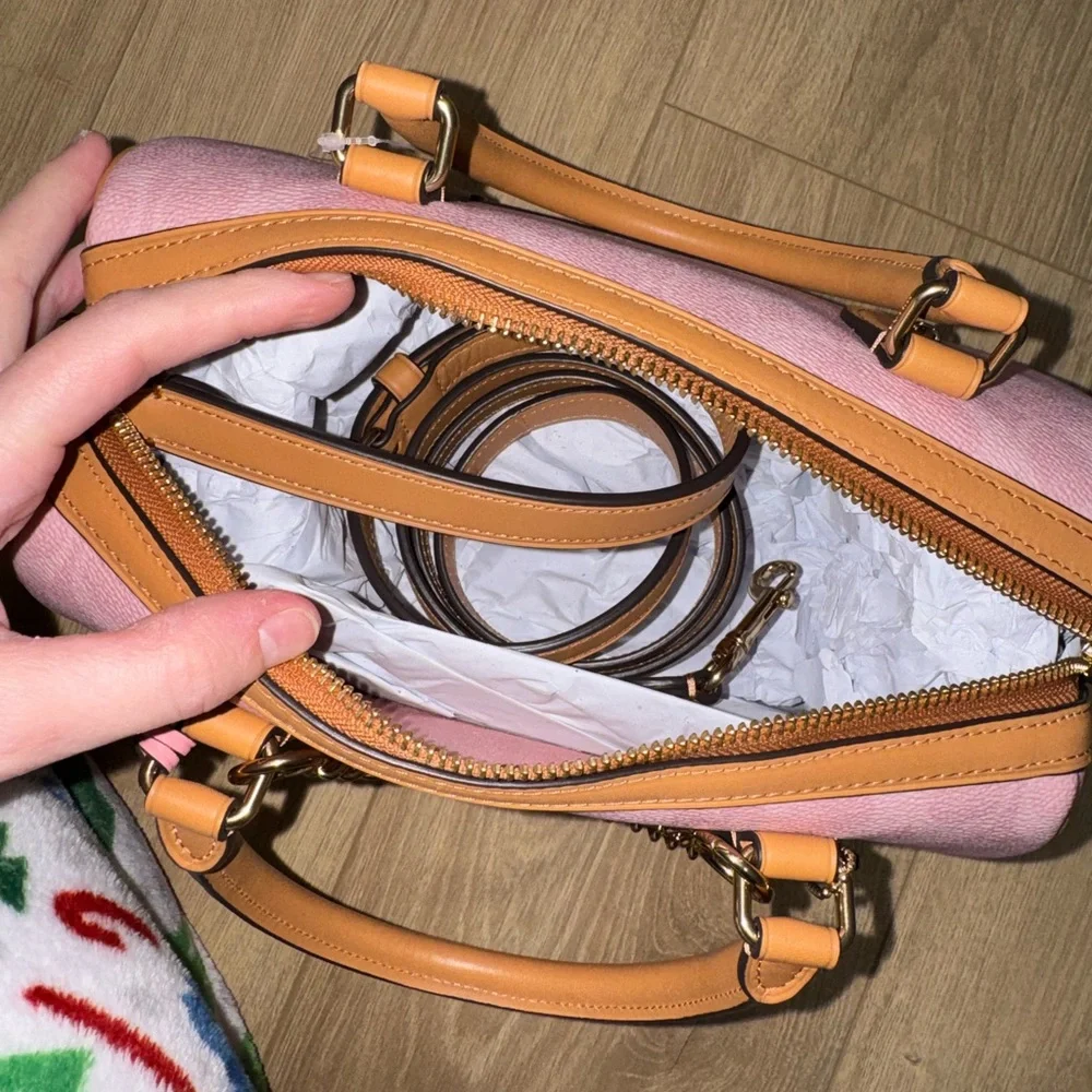 Coach powder pink Rowan - Picture 3 of 3